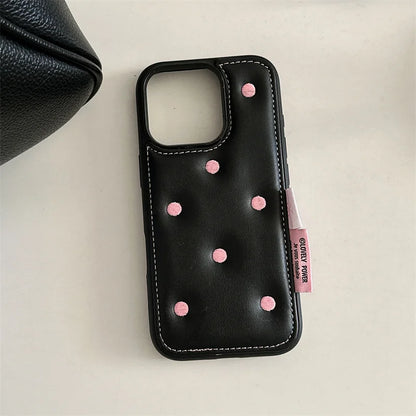 【ドットレザー】ピンク 水玉 ステッチ × ブラックレザー スマホケース｜iPhone対応 #250125