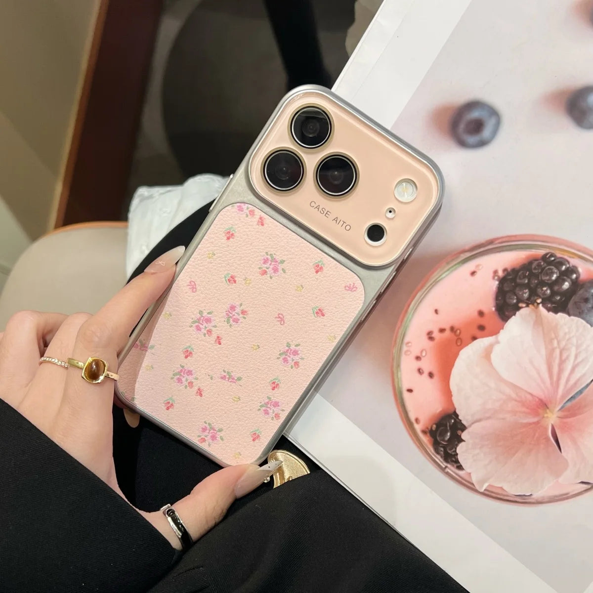 ドット柄 レザー調 メッキフレーム iPhoneケース｜淡色・大人かわいい #260050