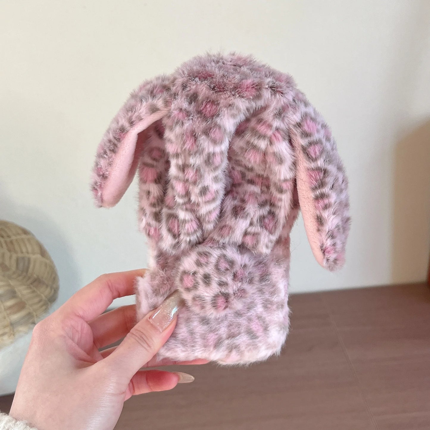 もこもこ 耳付き ラビット アニマルフード レオパード ヒョウ柄 iPhoneケース｜ファー素材 #240424