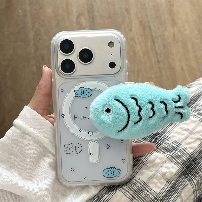 【Magsafe対応】ふわふわ 3D フィッシュファー ポップスタンド × クリアデザイン スマホケース｜iPhone対応 #241226
