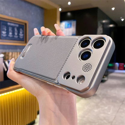 【Magnet内蔵】 高級PUレザー＆メタルプレート デザインスマホケース｜iPhone対応 #251128