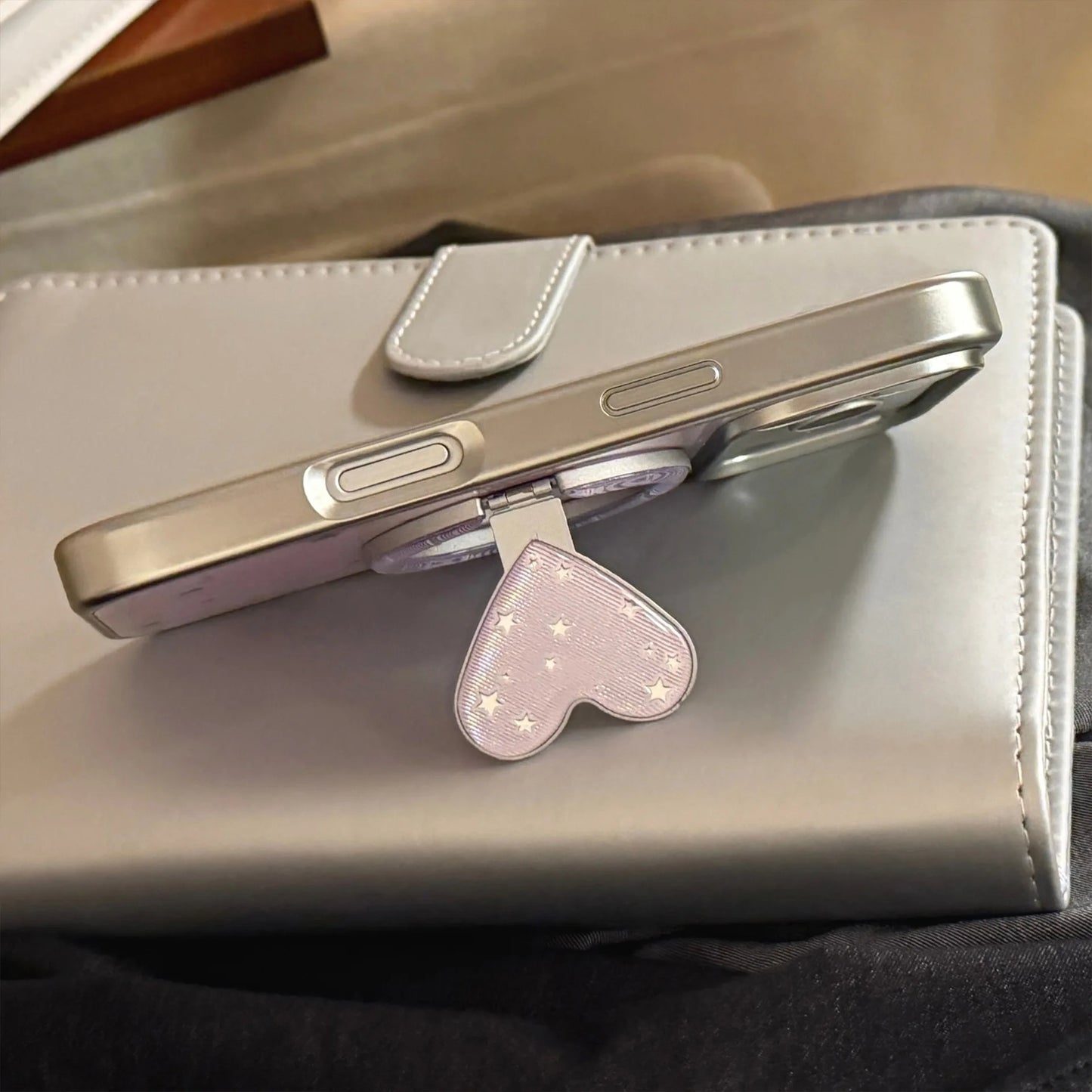 【マグネット式折りたたみハートスタンド付き】星柄 ラベンダー ハートリング付きスマホケース｜iPhone対応 #240705
