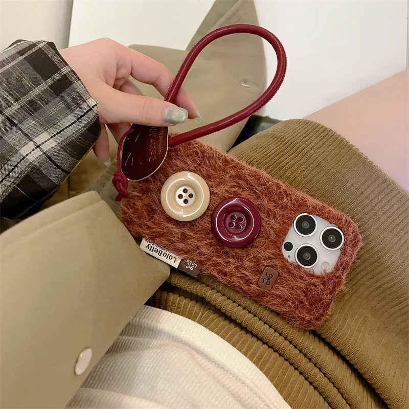 【もこもこファーボタン】レザー風 ストラップ スマホケース｜iPhone対応 #250202