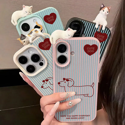 【CUTE Dog&Cat】子猫 マスコット × ダックスフンド ストライプケース｜iPhone対応 #240829