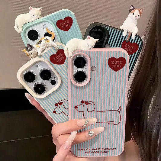 【CUTE Dog&Cat】子猫 マスコット × ダックスフンド ストライプケース｜iPhone対応 #240829