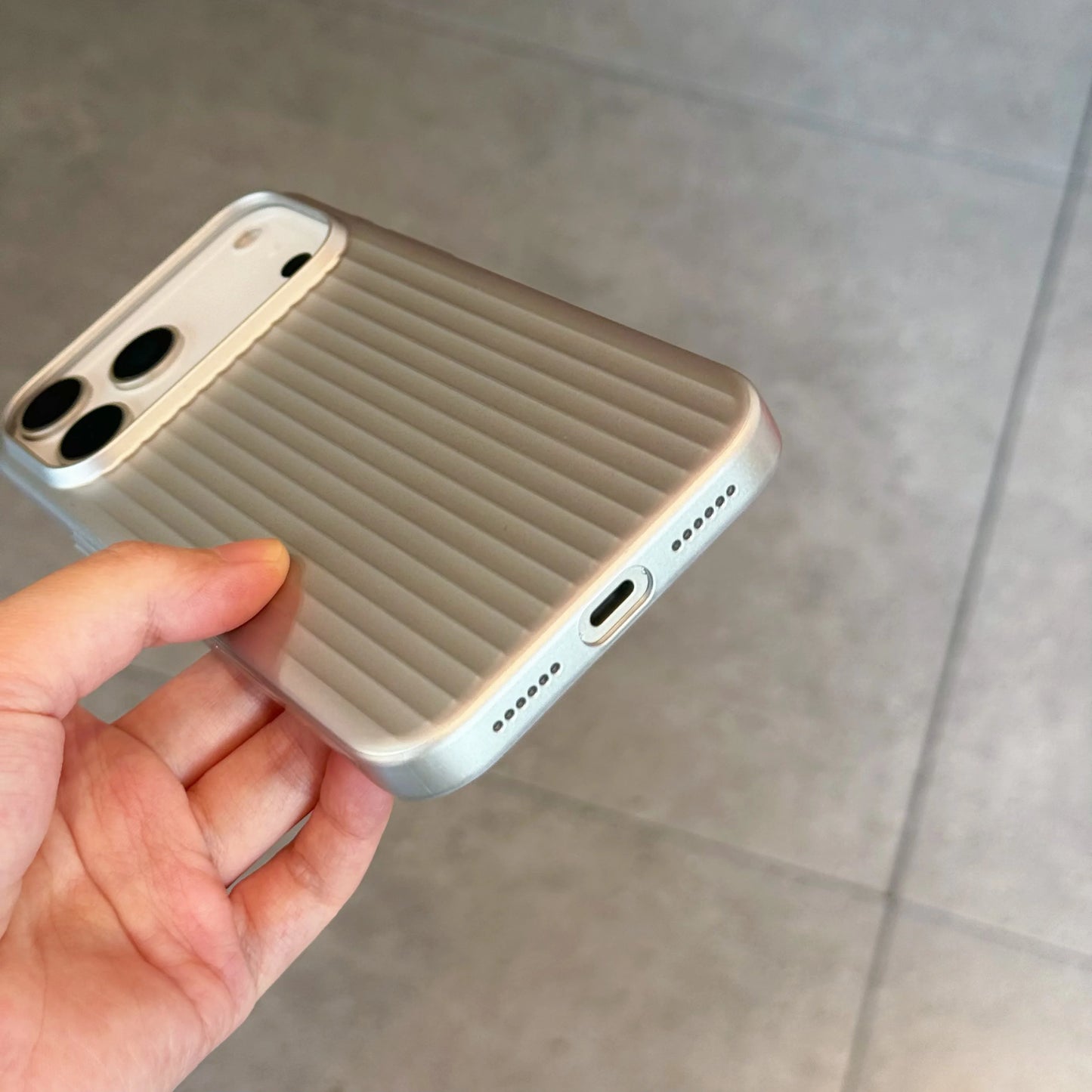 【スーツケースシリーズ】縦ラインデザイン シンプルスタイリッシュ スマホケース｜iPhone対応 #251114