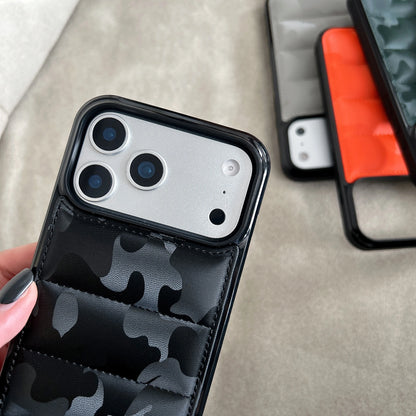 カモフラ柄 ダウンジャケット風 キルティング iPhoneケース #240308
