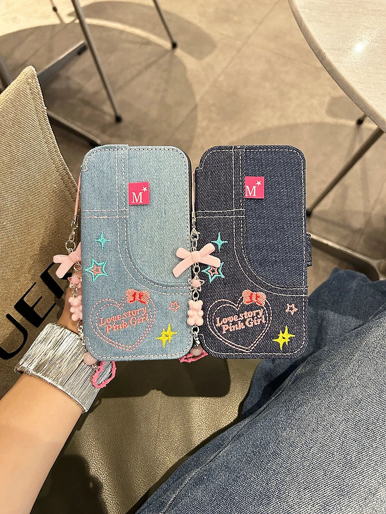 【ブックスタイル】デニム 刺繍デザイン チャーム付き 手帳型 iPhoneケース #240203