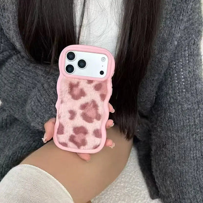 もこもこ レオパード柄 ファー iPhoneケース｜ウェーブフレーム #240301