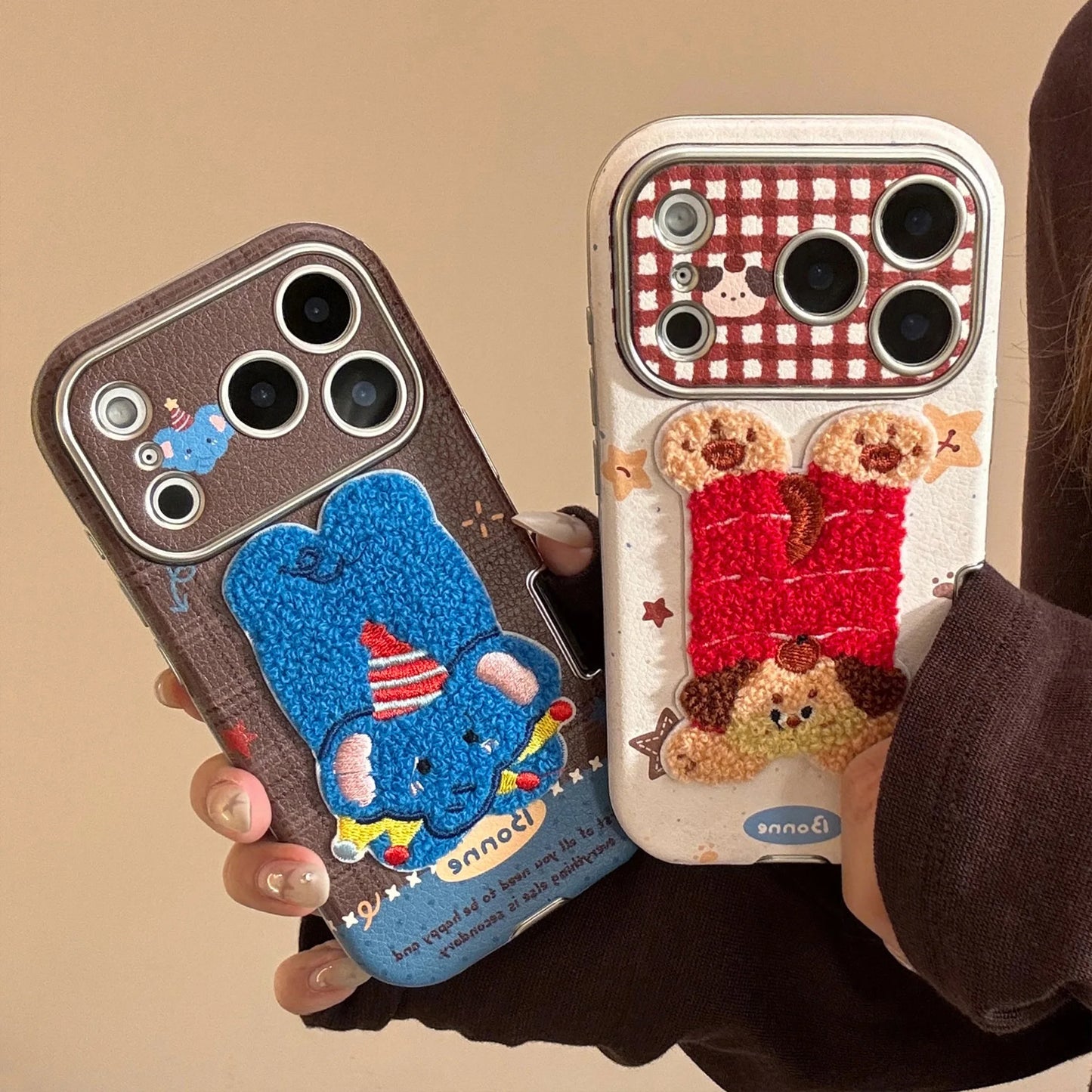 【ふわもこアニマル】立体刺繍 × ポップイラスト ワンチャン ネコちゃん スマホケース｜iPhone対応 #240830