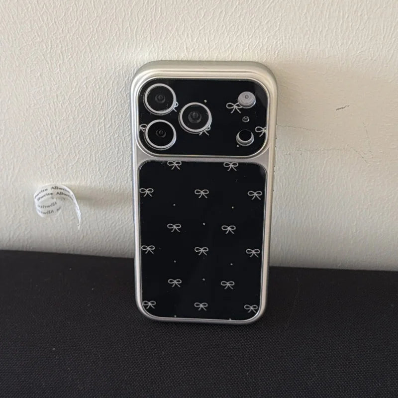 【クラシックリボン】モノトーン リボン総柄 × ボリュームチャーム スマホケース｜iPhone対応 #240619