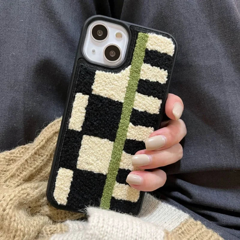 【もこもこレトロパターン】刺繍風パイル×アート柄 スマホケース｜iPhone対応 #250616