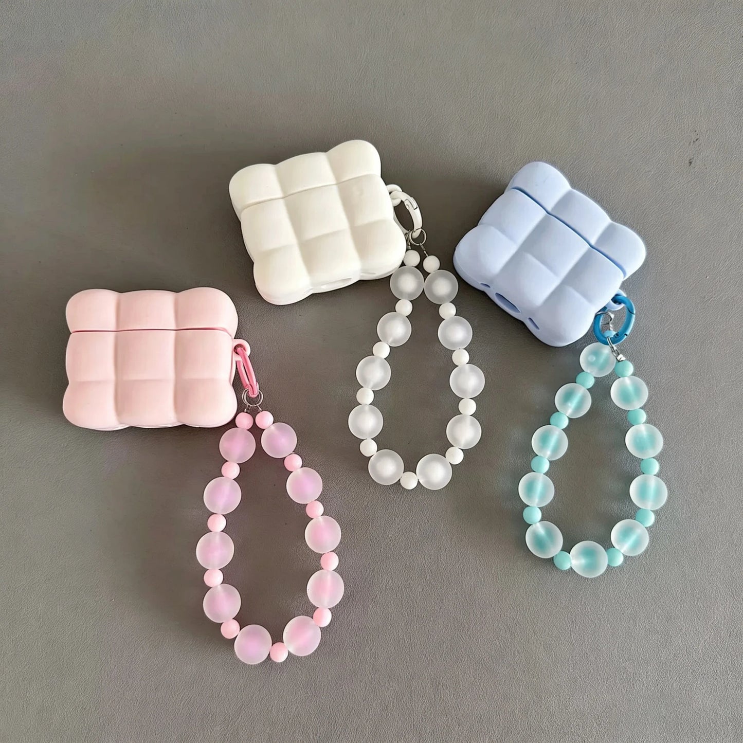 【AirPodsケース】ビーズ ストラップ付き ぷっくり キルティング風 シリコン カバー #261151