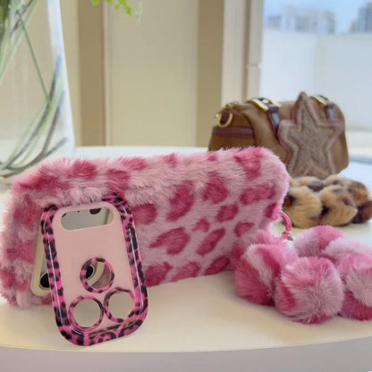 【レオパードファーポンポン】もこもこ アニマル ヒョウ柄 × ふわふわチャーム スマホケース｜iPhone対応 #250104