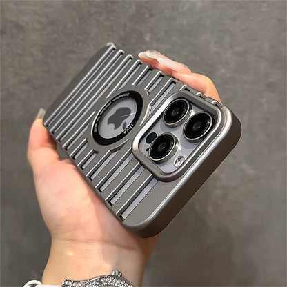 【アルミ調デザイン】メタル スーツケースデザイン 耐衝撃 スマホケース｜iPhone対応 #250414