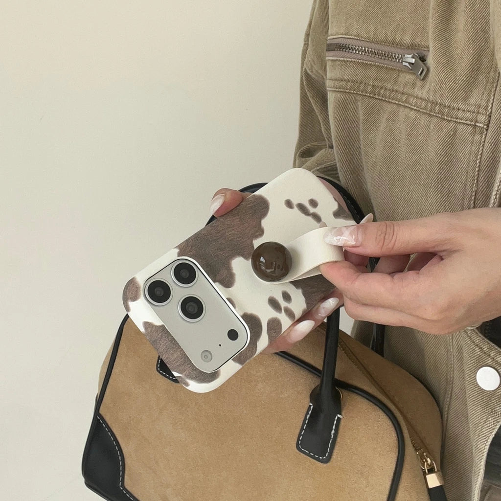 【アニマルシリーズ】カウ柄グリップ付き スマホケース｜モード×ナチュラルデザイン｜iPhone対応 #241207