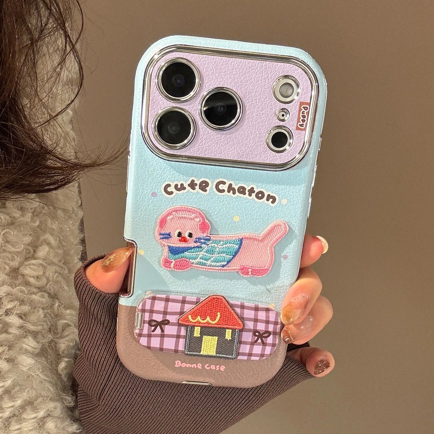 【HAPPYアニマルシリーズ】ヘッドホン わんこ ネコ 刺繍 × ふんわりガーリー ソフトレザー調ケース｜iPhone対応 #240826