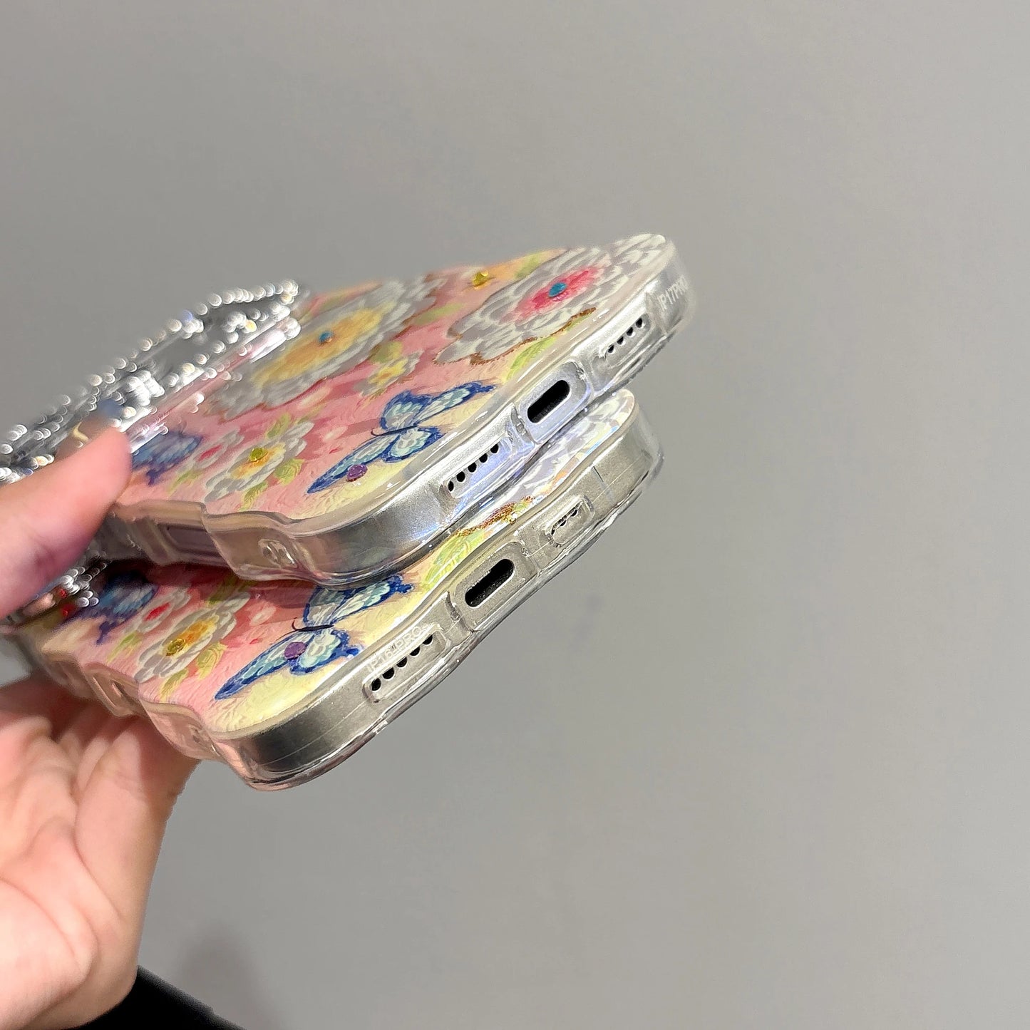 バタフライ フラワーデコ iPhoneケース｜ビジュー ウェーブフレーム 華やかデザイン #240321