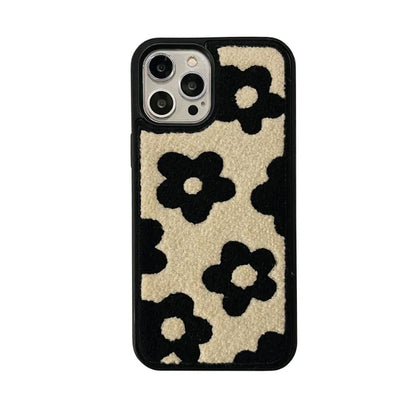 【もこもこレトロパターン】刺繍風パイル×アート柄 スマホケース｜iPhone対応 #250616