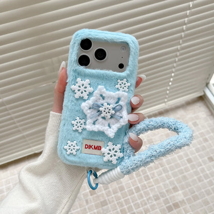 もこもこファー iPhoneケース｜雪モチーフ・ストラップ付き #240314