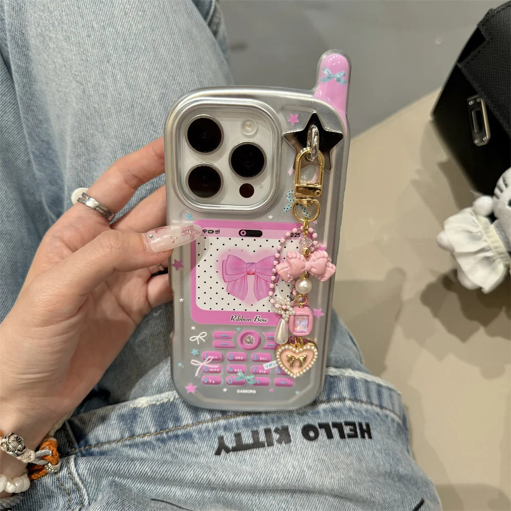 【フォンシリーズ】レトロ可愛いピンクリボン デコレーション風 スマホケース｜iPhone対応 #251014