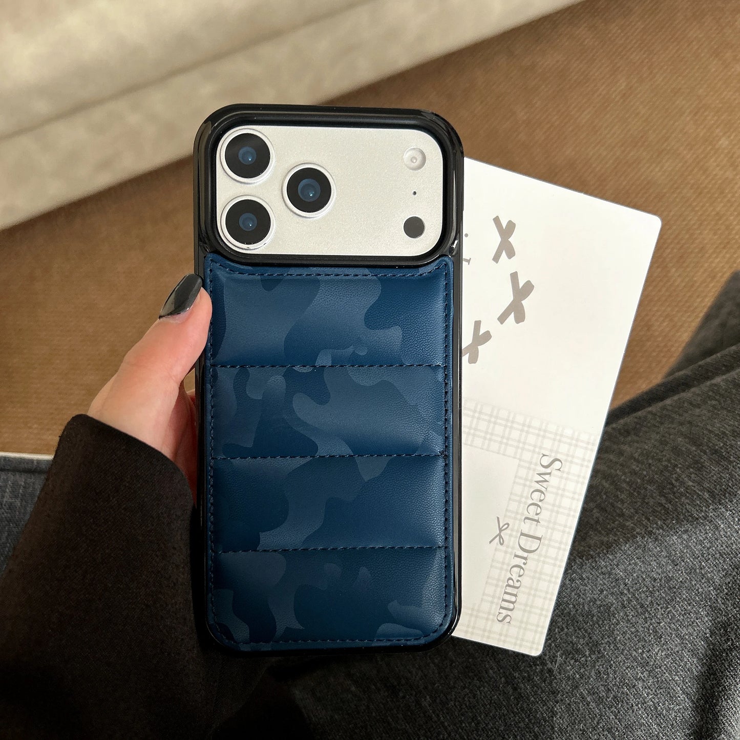 カモフラ柄 ダウンジャケット風 キルティング iPhoneケース #240308