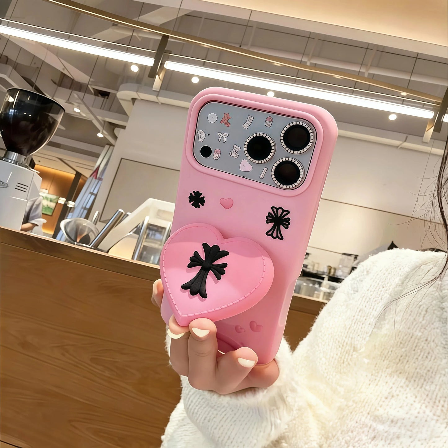 ハート×クロスモチーフ グリップスタンド付き iPhoneケース｜シリコン素材・立体デザイン #240525