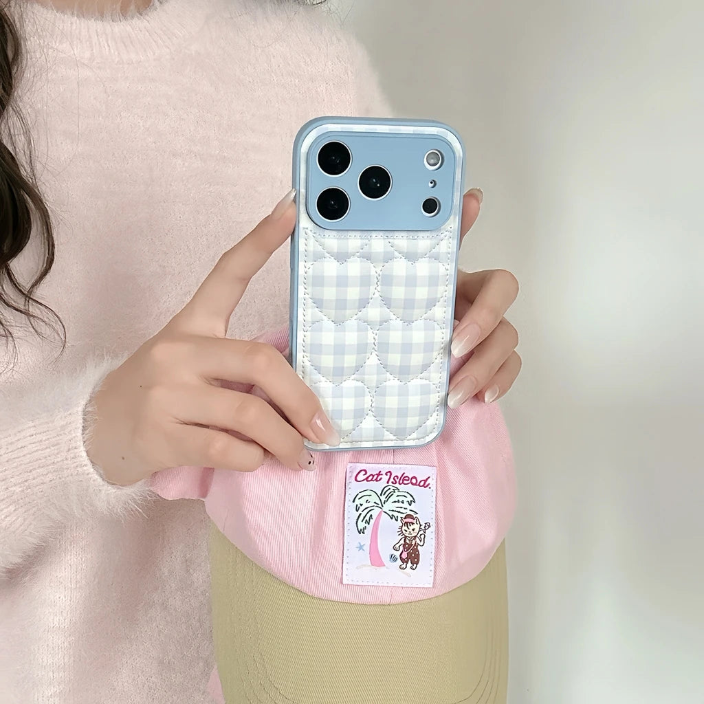 【ハートキルティングチェック】ギンガムハート×パステルブルー くまちゃんチャーム スマホケース｜iPhone対応 #250329