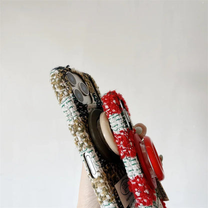 【ツイードカラーボタン】ツイードチェック×ビッグボタン ストラップ付きスマホケース｜iPhone対応 #250201