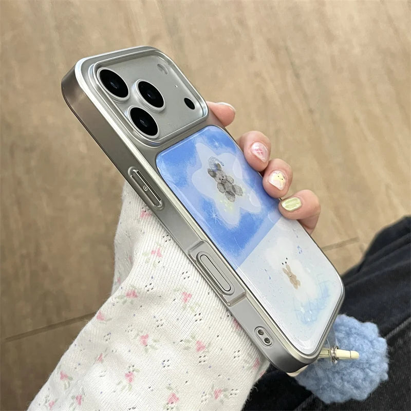 【グラデくまちゃん】雲 にじみブルーグラデーション ポンポンチャーム付き スマホケース｜iPhone対応 #241004