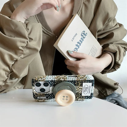 【ツイードカラーボタン】ツイードチェック×ビッグボタン ストラップ付きスマホケース｜iPhone対応 #250201