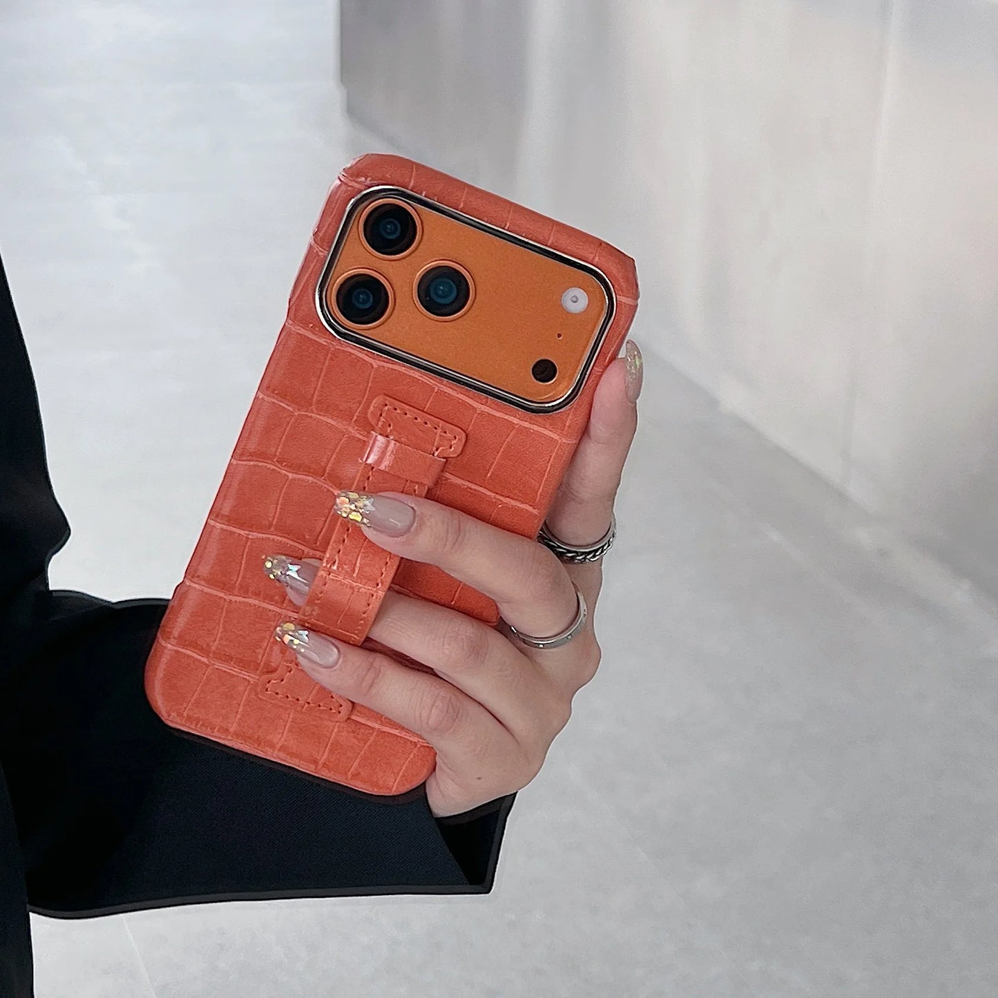 【クロコ調レザー】スリム ハンドベルト付 スマホケース｜iPhone対応 #240921