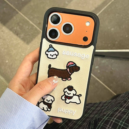 【ダックスパピー】刺繍わんこ×キャンバスデザイン スマホケース｜iPhone対応 #250214