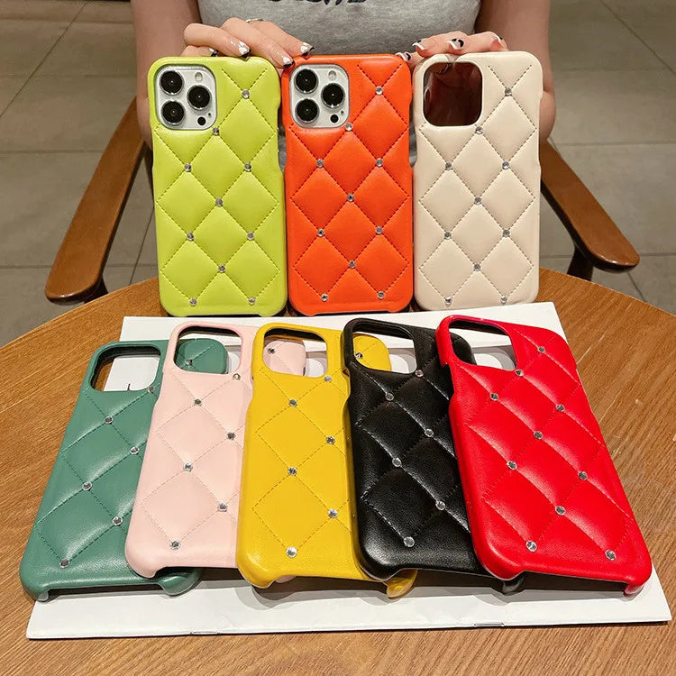 【キルティングシリーズ】スタッズ付き ダイヤステッチ 高級感レザー調 スマホケース｜iPhone対応 #251110