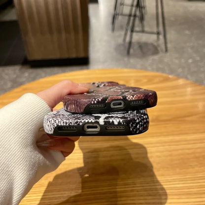 スネーク柄 ウェーブフレーム iPhoneケース｜ヘビ アニマルデザイン #240320