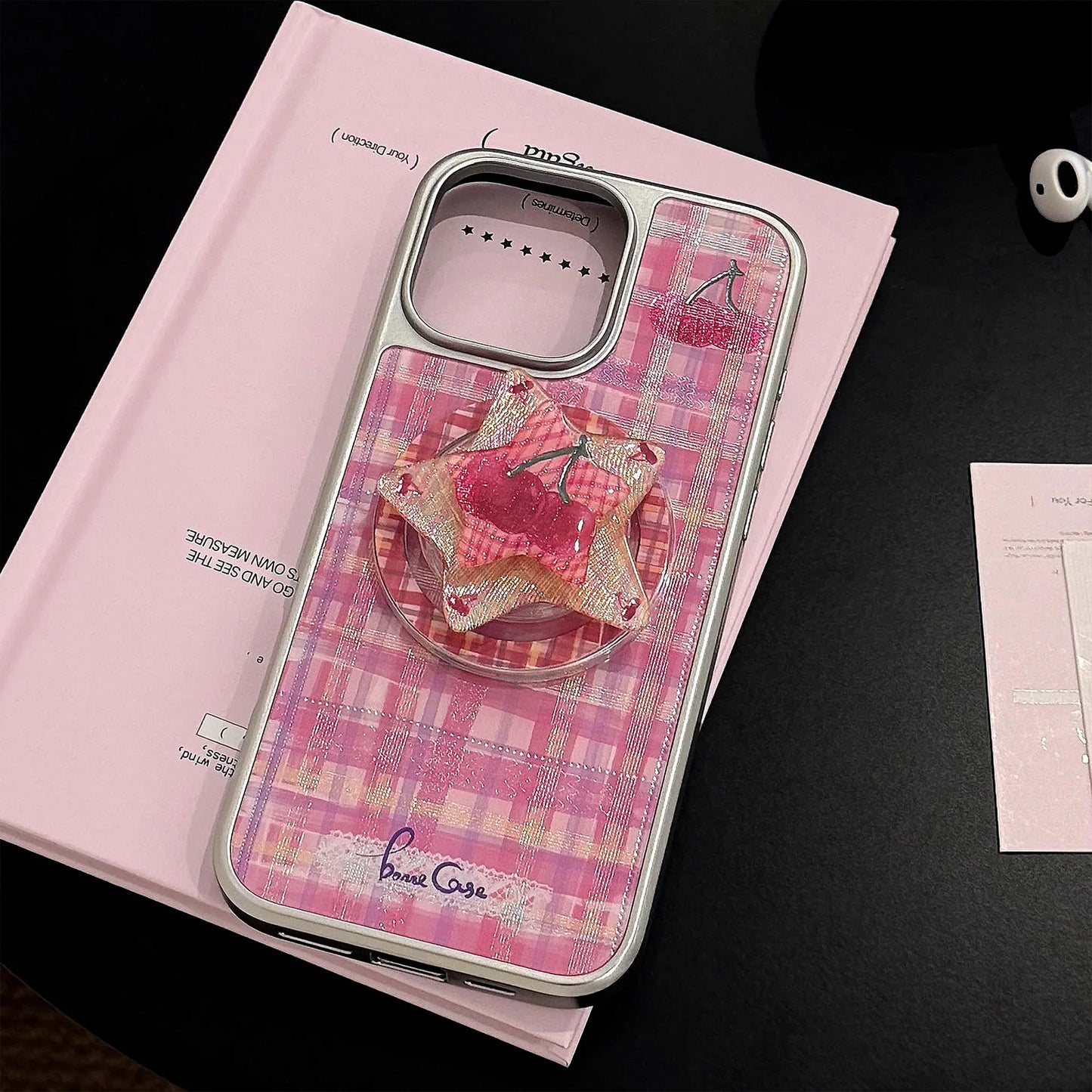 【Magnet対応】ピンクチェック スターチェリー × シルバーフレーム スマホケース｜iPhone対応 #240822