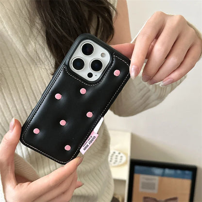 【ドットレザー】ピンク 水玉 ステッチ × ブラックレザー スマホケース｜iPhone対応 #250125