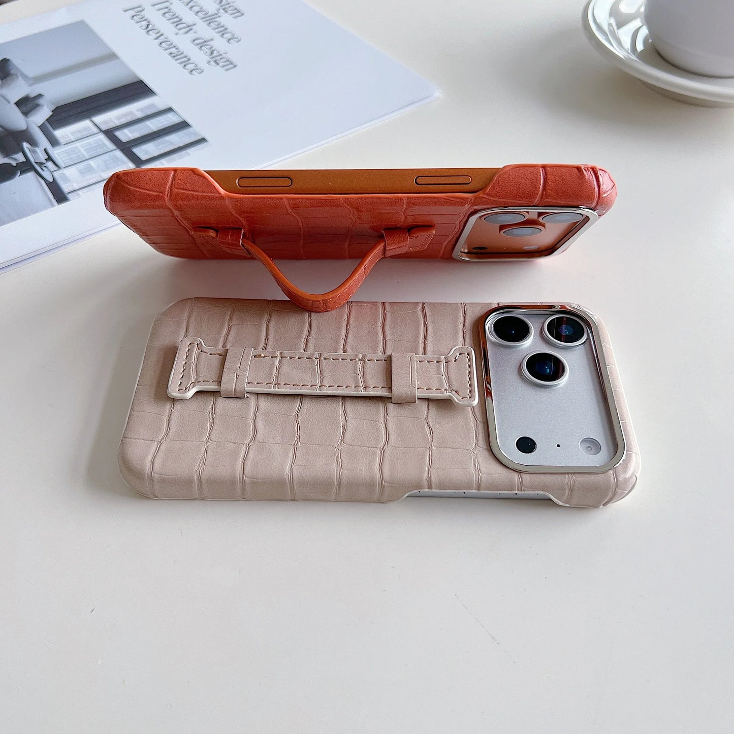 【クロコ調レザー】スリム ハンドベルト付 スマホケース｜iPhone対応 #240921