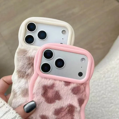 もこもこ レオパード柄 ファー iPhoneケース｜ウェーブフレーム #240301