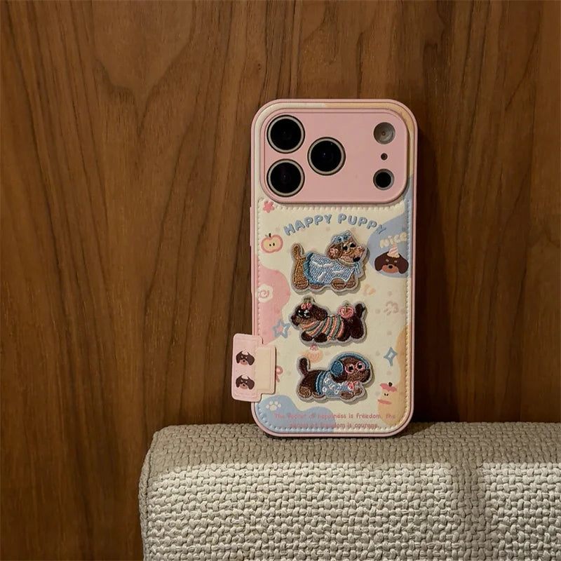 【HAPPY PUPPY】ふわもこ3匹わんこ × 立体刺繍 ガーリースマホケース｜iPhone対応 #240821
