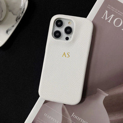 【カスタムシリーズ】クラシック イニシャル 高級感 レザー調 名入れスマホケース｜iPhone対応 #250326