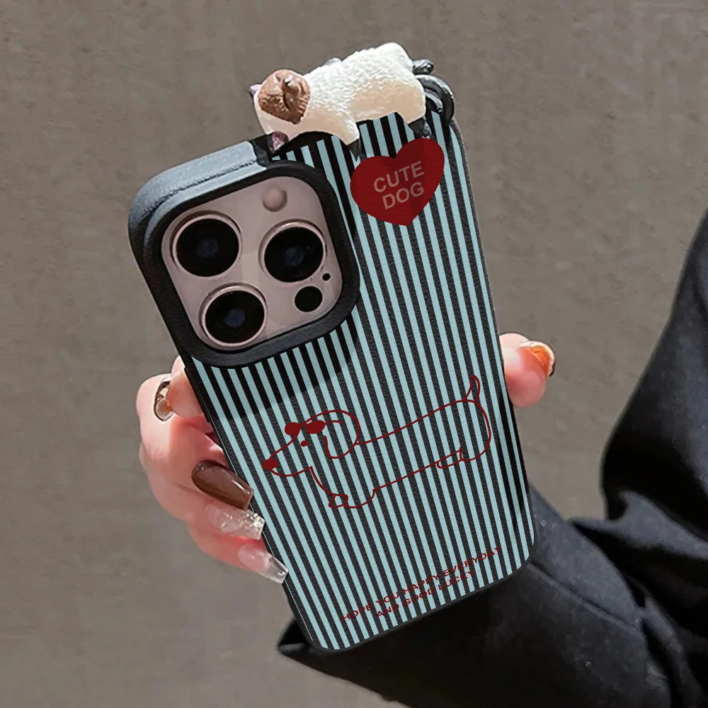 【CUTE Dog&Cat】子猫 マスコット × ダックスフンド ストライプケース｜iPhone対応 #240829