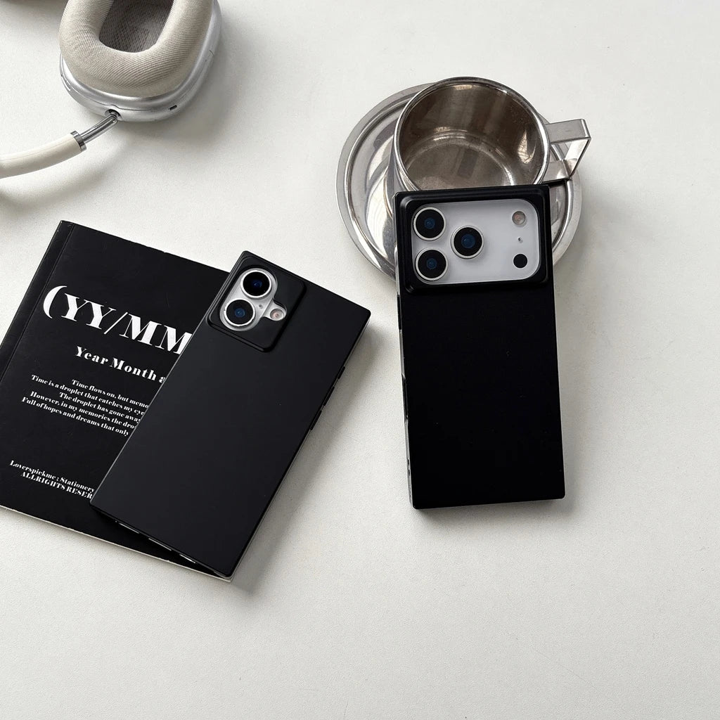 ミニマルスクエア iPhoneケース｜マットブラック・シンプルデザイン #231219