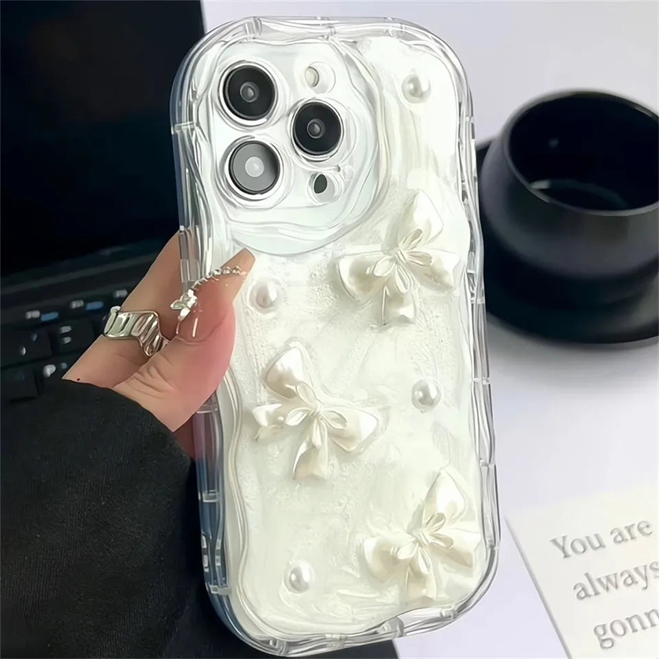 【パールリボンクリーム】3Dサテンリボン × うる艶ホワイトベース スマホケース｜iPhone対応 #250611