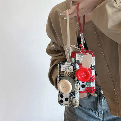 【ツイードカラーボタン】ツイードチェック×ビッグボタン ストラップ付きスマホケース｜iPhone対応 #250201