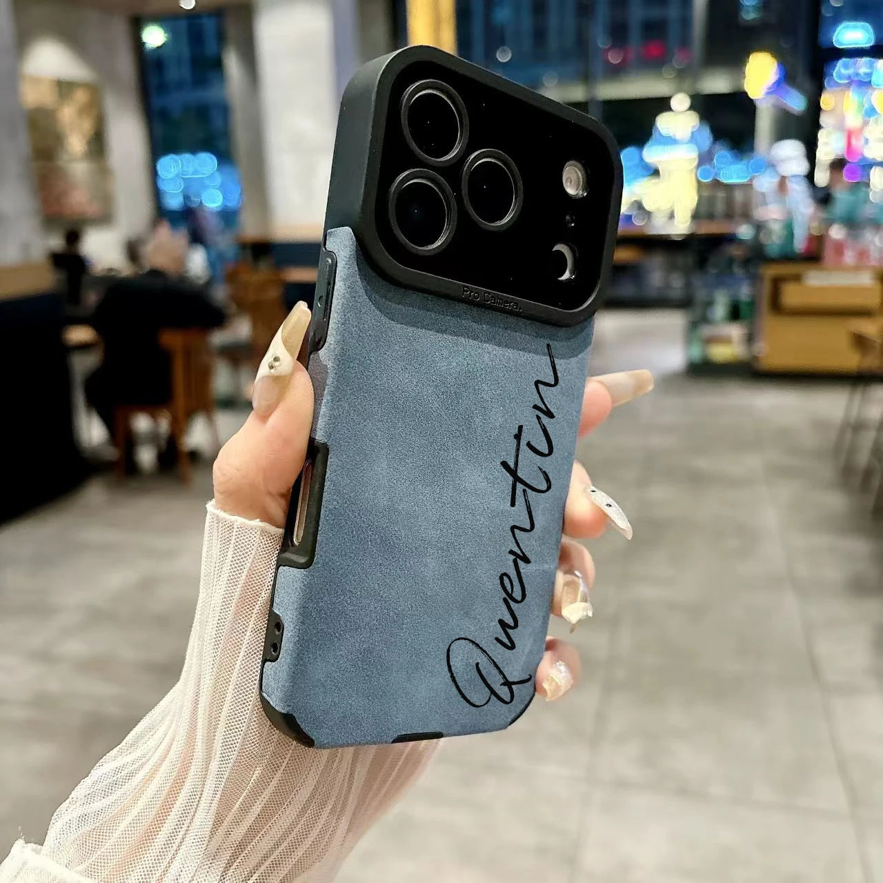 【カスタムシリーズ】筆記体名入れ 縦書き スエード調 ソフトスマホケース｜iPhone対応 #240720