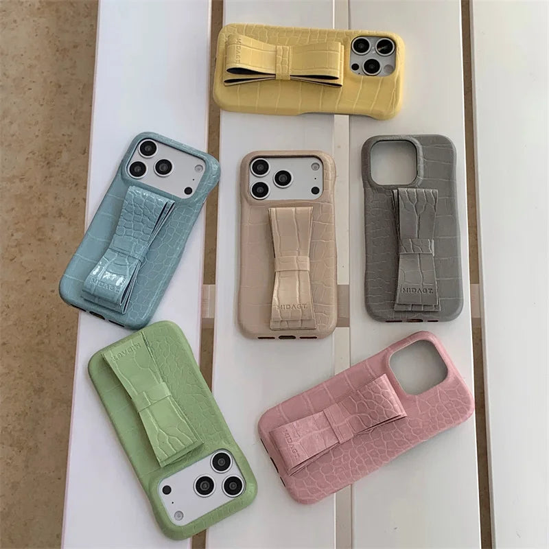 【クロコ調リボングリップ】型押し クロコレザー調 × 立体リボン スマホケース｜iPhone対応 #240617