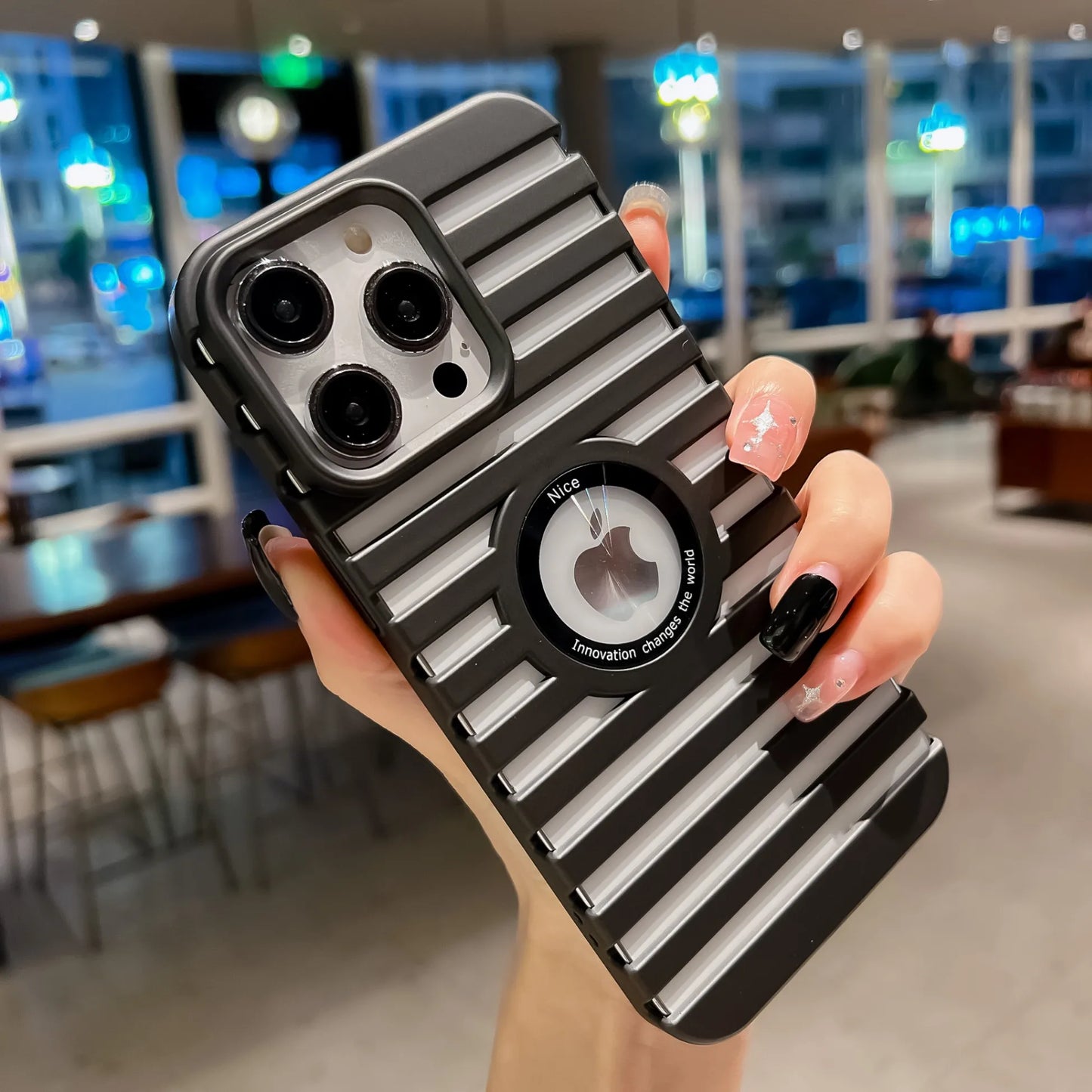 【アルミ調デザイン】メタル スーツケースデザイン 耐衝撃 スマホケース｜iPhone対応 #250414