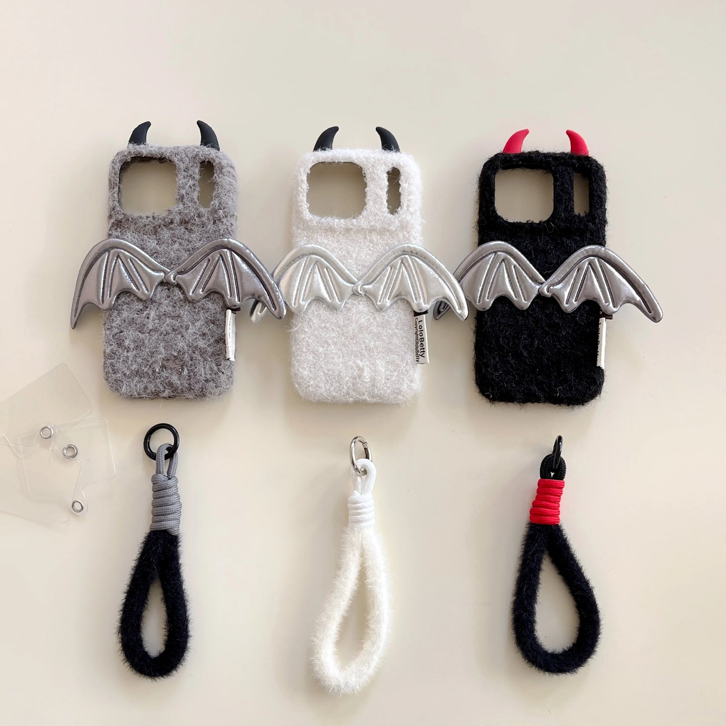 【デビルウィング】立体シルバーウィング×ふわもこファー スマホケース｜iPhone対応 🪽🖤 #241219