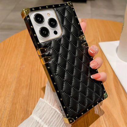 【スクエアシリーズ】キルティングレザー スタッズスクエアケース 高級感＆耐衝撃 ｜iPhone対応 #250818